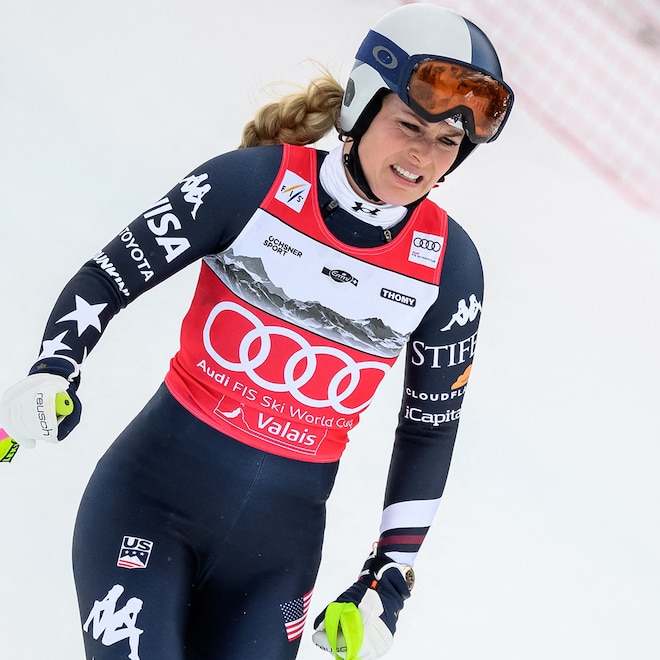 Линдзи Вон се срушила док се такмичила у женском спусту на Светском купу